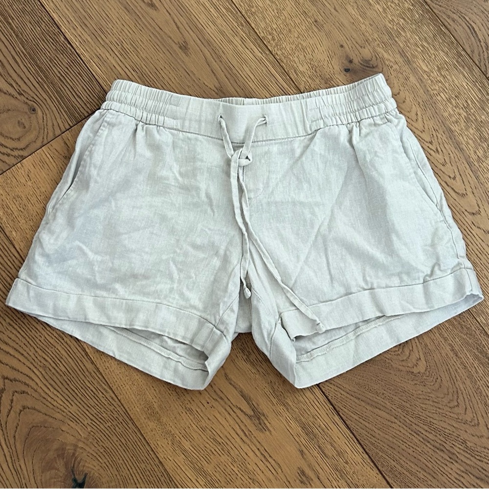 Linen shorts with drawstring waist